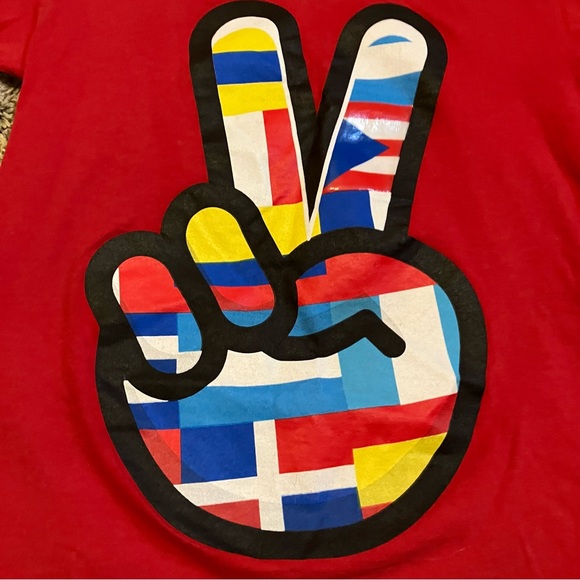 Boys Fruit of The Loom Peace T-Shirt Small - Picture 2 of 4